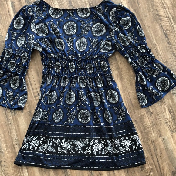 Bell sleeve pretty blue/black top - Picture 6 of 10